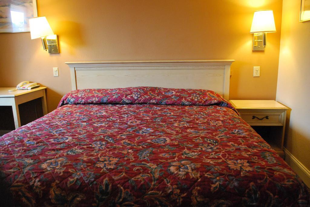 Bama Inn Huntsville Zimmer foto