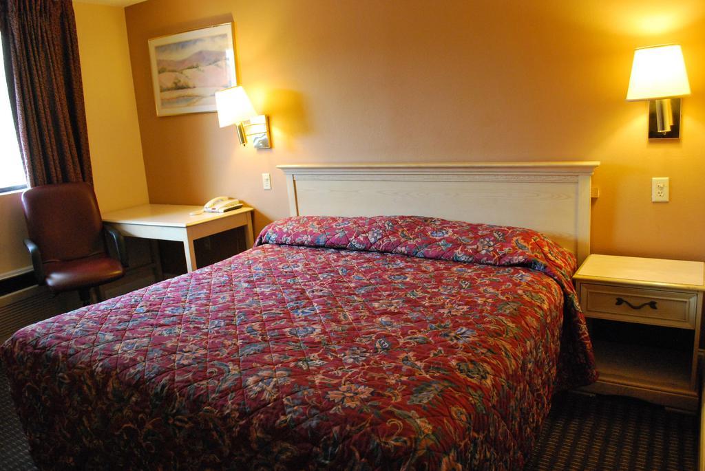 Bama Inn Huntsville Zimmer foto